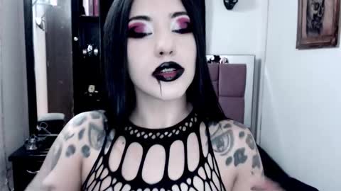 Snapshot of emearld_black chatting on October 17, 7:11 am Emerald Black online show from October 17, 7:11 am