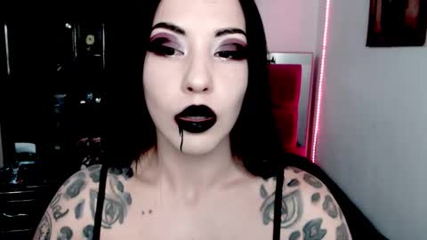 Snapshot of emearld_black chatting on December 2, 2:50 am Emerald Black online show from December 2, 2:50 am