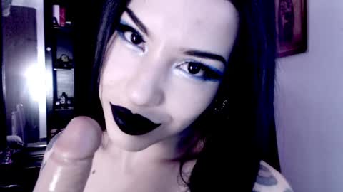 Snapshot of emearld_black chatting on May 2, 3:33 am Emerald Black online show from May 2, 3:33 am