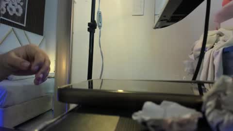 Snapshot of emelie_ch_ chatting on December 4, 2:54 am Emily online show from December 4, 2:54 am