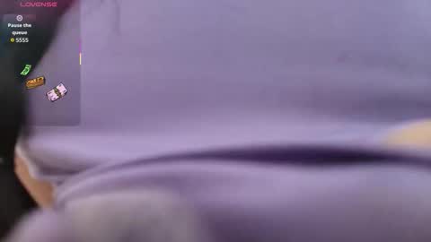 Snapshot of emelie_ch_ chatting on December 17, 1:55 am Emily online show from December 17, 1:55 am