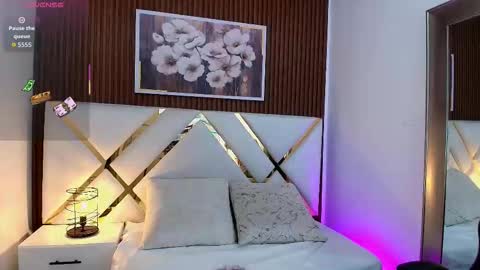 Snapshot of emelie_ch_ chatting on December 18, 2:50 am Emily online show from December 18, 2:50 am