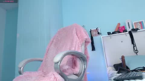 Snapshot of emerald_gh chatting on June 14, 2:24 am Danna online show from June 14, 2:24 am