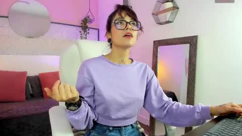 Snapshot of emeralda_co chatting on October 28, 12:19 pm Esmeralda online show from October 28, 12:19 pm