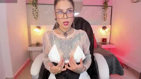 Snapshot of emeralda_co chatting on November 4, 12:26 pm Esmeralda online show from November 4, 12:26 pm