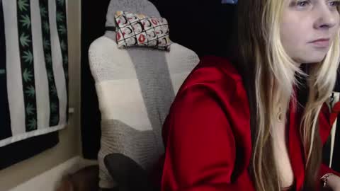 emeraldstrawberri online show from January 15, 9:58 am