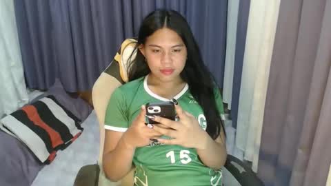 Snapshot of emere_kai_24xxx chatting on June 11, 3:48 am Chelle dont forget to folloe me and thumps up online show from June 11, 3:48 am