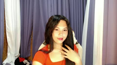 Snapshot of emere_kai_24xxx chatting on June 18, 10:30 am Chelle dont forget to folloe me and thumps up online show from June 18, 10:30 am