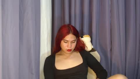 Snapshot of emere_kai_24xxx chatting on July 5, 4:07 am Chelle dont forget to folloe me and thumps up online show from July 5, 4:07 am