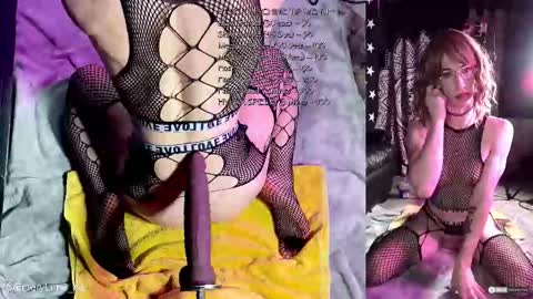 Snapshot of emerylune_xo chatting on November 12, 5:30 am Emery Lune online show from November 12, 5:30 am