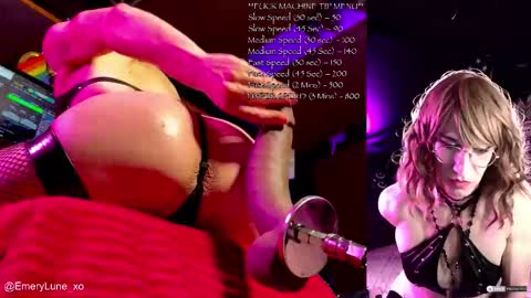 Snapshot of emerylune_xo chatting on November 13, 6:34 am Emery Lune online show from November 13, 6:34 am