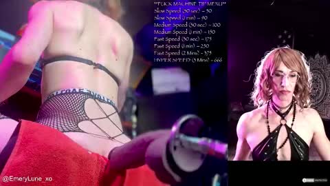 Snapshot of emerylune_xo chatting on November 19, 5:07 am Emery Lune online show from November 19, 5:07 am