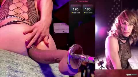 Snapshot of emerylune_xo chatting on November 20, 4:56 am Emery Lune online show from November 20, 4:56 am