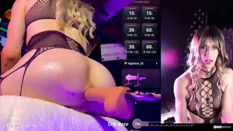 Snapshot of emerylune_xo chatting on December 3, 5:37 am Emery Lune online show from December 3, 5:37 am