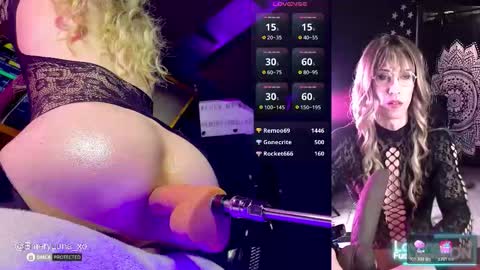 Snapshot of emerylune_xo chatting on December 4, 5:28 am Emery Lune online show from December 4, 5:28 am