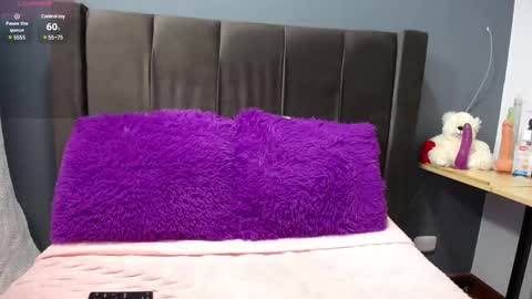 Snapshot of emi_candi chatting on December 24, 10:01 am emi online show from December 24, 10:01 am