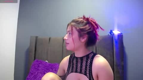 Snapshot of emi_candi chatting on October 1, 5:57 am emi online show from October 1, 5:57 am