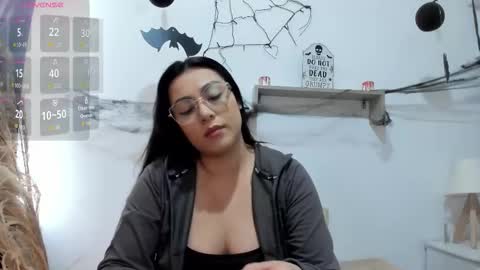 Snapshot of emi_carter chatting on October 30, 7:14 pm emi_carter online show from October 30, 7:14 pm