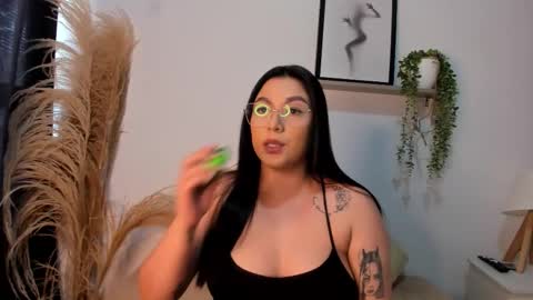 Snapshot of emi_carter chatting on November 15, 9:00 pm emi_carter online show from November 15, 9:00 pm