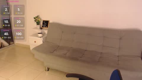 Snapshot of emi_carter chatting on November 18, 9:41 pm emi_carter online show from November 18, 9:41 pm