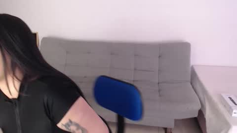 Snapshot of emi_carter chatting on December 2, 7:42 pm emi_carter online show from December 2, 7:42 pm