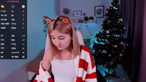 Snapshot of emi_joy chatting on January 5, 9:14 pm Emily follow me online show from January 5, 9:14 pm