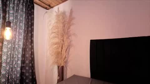 Emilia Gomez online show from September 28, 1:27 pm