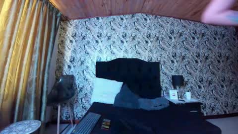 Emilia Gomez online show from October 21, 1:45 pm