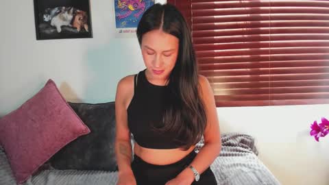 Emilia Gomez online show from February 17, 7:42 pm