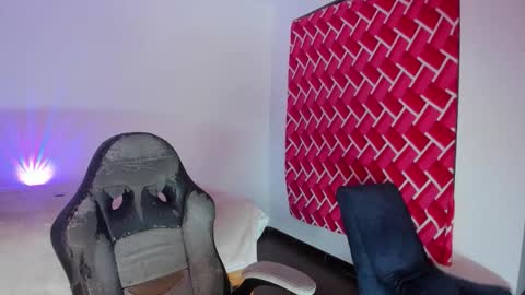 Emi online show from January 8, 7:05 pm