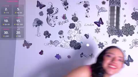 Snapshot of emiily_curly chatting on February 24, 11:41 am Emily online show from February 24, 11:41 am