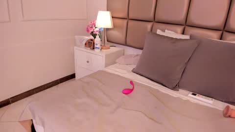 EMILY ROBERTS online show from February 7, 6:35 am