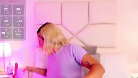 EMILY ROBERTS online show from January 6, 7:39 pm