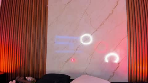 Snapshot of emiilycollins1 chatting on December 7, 12:19 am online show from December 7, 12:19 am