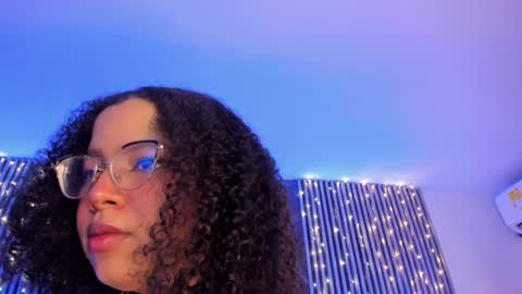 Snapshot of emiilycollins1 chatting on December 12, 7:52 am online show from December 12, 7:52 am