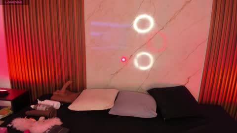 Snapshot of emiilycollins1 chatting on December 22, 10:04 pm online show from December 22, 10:04 pm