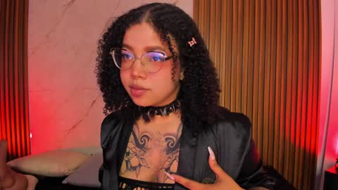 Snapshot of emiilycollins1 chatting on January 11, 11:35 pm online show from January 11, 11:35 pm