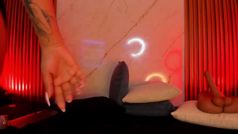 Snapshot of emiilycollins1 chatting on January 26, 11:08 pm online show from January 26, 11:08 pm