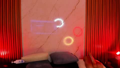 Snapshot of emiilycollins1 chatting on January 27, 2:10 am online show from January 27, 2:10 am