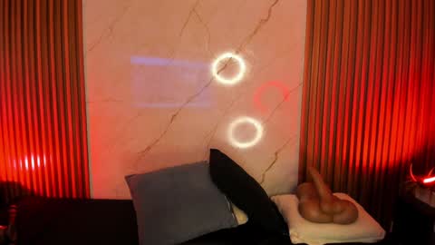 Snapshot of emiilycollins1 chatting on January 30, 6:35 am online show from January 30, 6:35 am