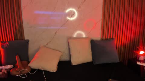 Snapshot of emiilycollins1 chatting on January 30, 11:13 pm online show from January 30, 11:13 pm