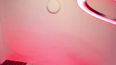 Snapshot of emiilycollins1 chatting on February 8, 3:52 am online show from February 8, 3:52 am