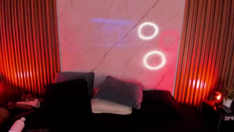 Snapshot of emiilycollins1 chatting on February 12, 9:43 pm online show from February 12, 9:43 pm