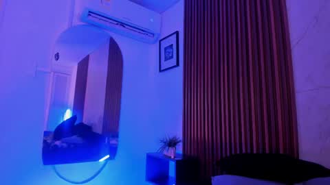 Snapshot of emiilycollins1 chatting on September 13, 12:21 am online show from September 13, 12:21 am