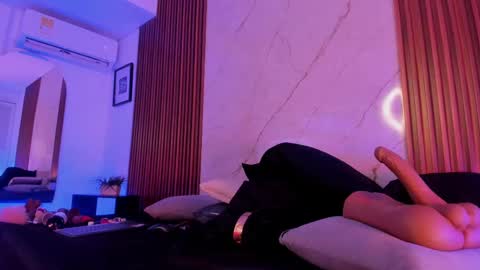 Snapshot of emiilycollins1 chatting on September 13, 11:26 pm online show from September 13, 11:26 pm