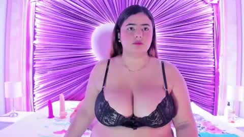 Snapshot of emiilygrace_ chatting on February 26, 11:53 am Emiily Grace online show from February 26, 11:53 am