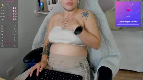 emilayton_ online show from February 17, 6:36 pm