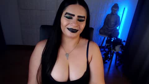 Snapshot of emili_evans_ chatting on December 17, 1:29 am POWERFULL GODDESS EMILI online show from December 17, 1:29 am