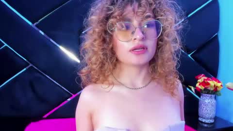 Snapshot of emili_rouse_ chatting on September 18, 9:17 pm Emy  online show from September 18, 9:17 pm