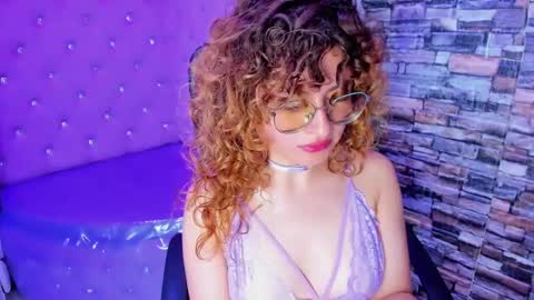 Snapshot of emili_rouse_ chatting on October 2, 4:25 pm Emy  online show from October 2, 4:25 pm